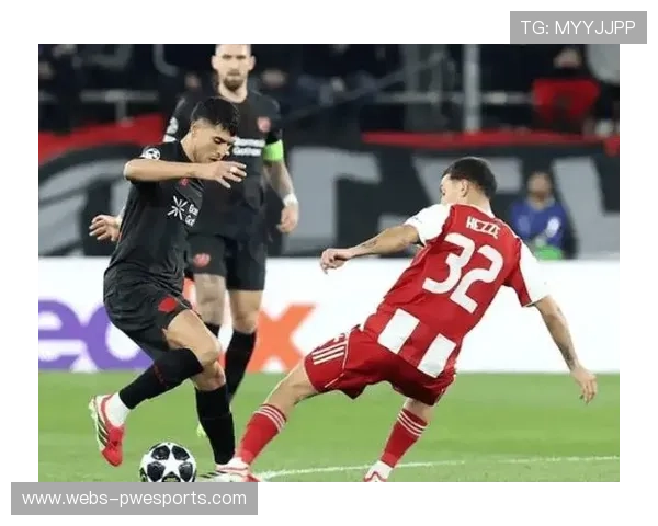 勒沃库森客场2-0击败奥林匹亚科斯，希克梅开二度助药厂占先机