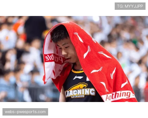 镜头回放：张镇麟突破后滞空拉杆，避开封盖将球打进